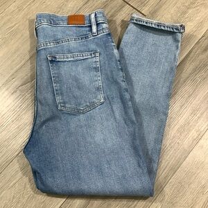 Urban Outfitters BDG Girlfriend High-Rise Cropped Lt. Wash Stretch Jeans size 31